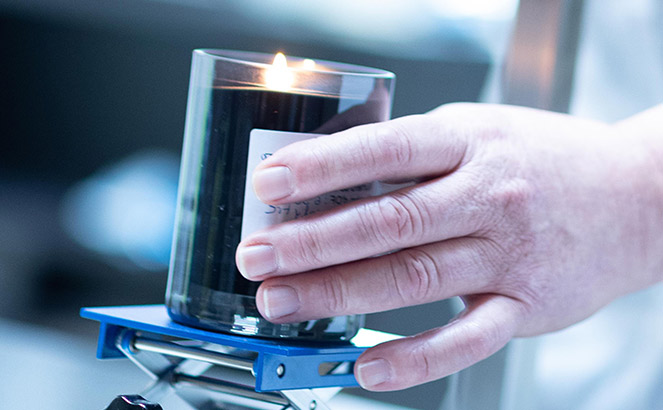 Production testing for lit candle Manufacture Française de Bougies